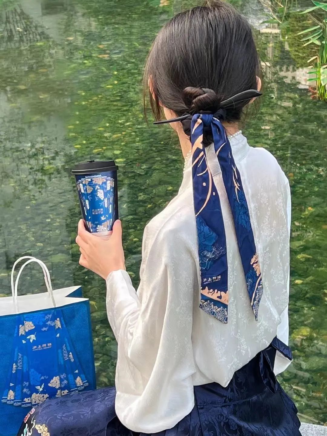被“不雅照”毁掉的她,靠“暴揍”辱华品牌翻红?!