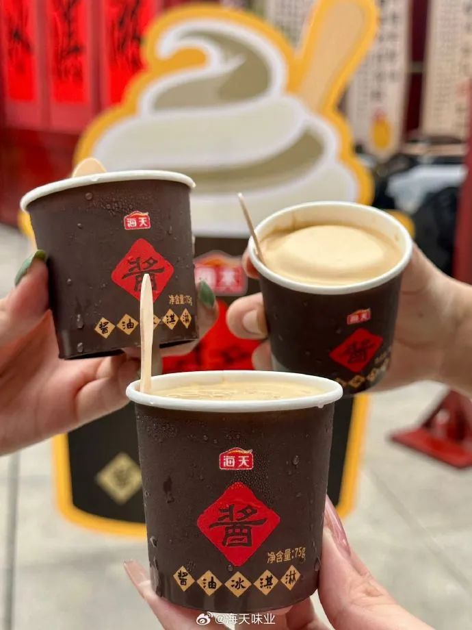 在传统和当下之间,老品牌们的另一种年轻活法