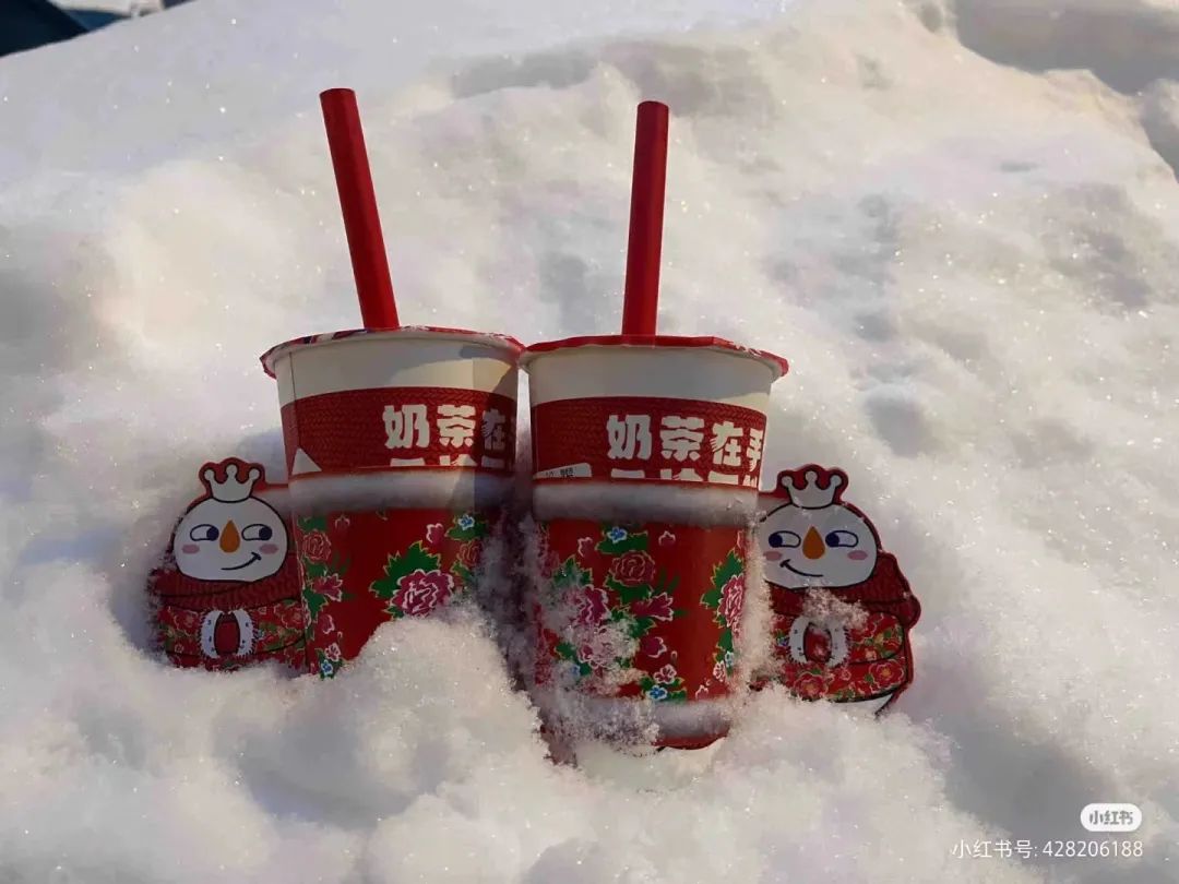 蜜雪冰城的“痰盂”炸裂全网,吴亦凡看完都笑吐!