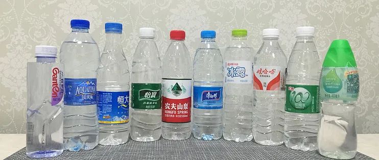 把水卖到50块一瓶,需要堆多少营销概念?