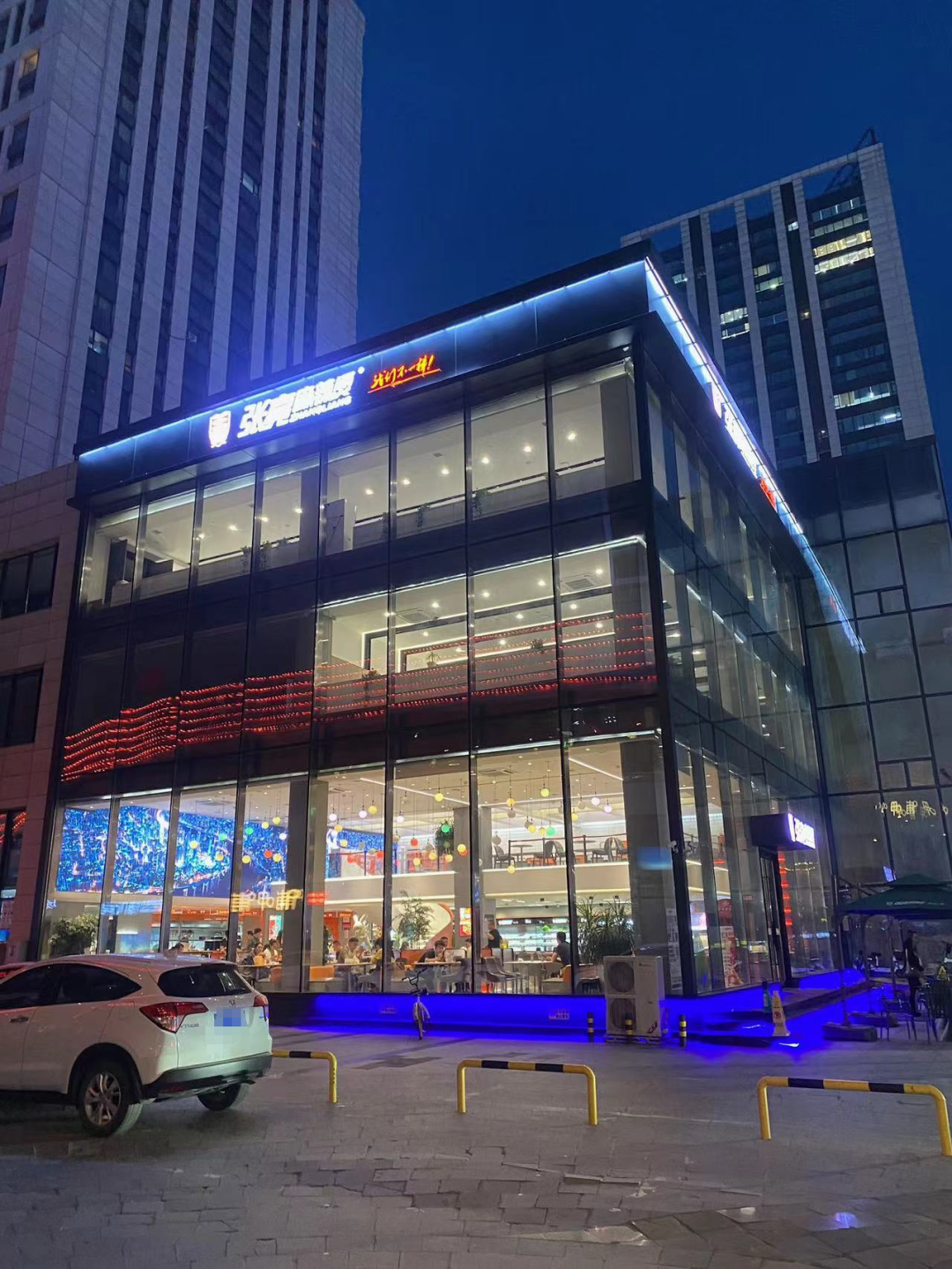 蜜雪冰城的河南限定,网友:这就是嫡子和庶子的区别吗?