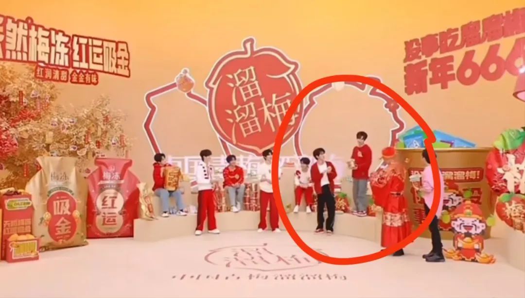 时代少年团遭遇“职场霸凌”,金主溜溜梅惹争议