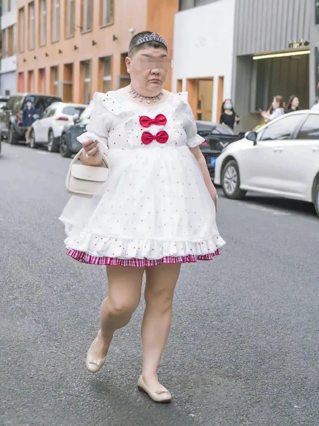 上海十套房的“安福路小公主”,还是走上了网红路……
