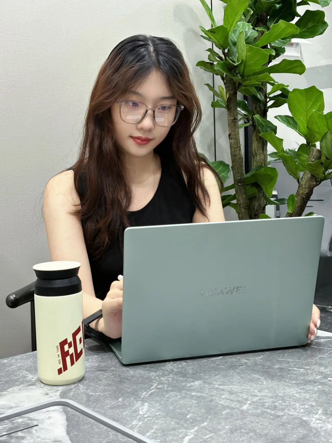 新款华为MateBook 14:开启OLED手写触控新纪元,引领PC高端大众体验