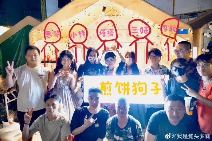 她被生父性侵多年,曾沦为大尺度百万网红,如今靠摊煎饼重生