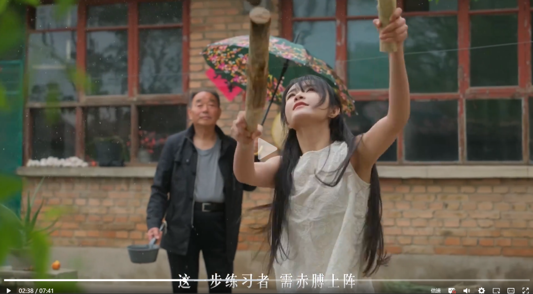 一条打铁花视频涨粉超200万,全网播放2亿次,“下一个李子柒”横空出世?