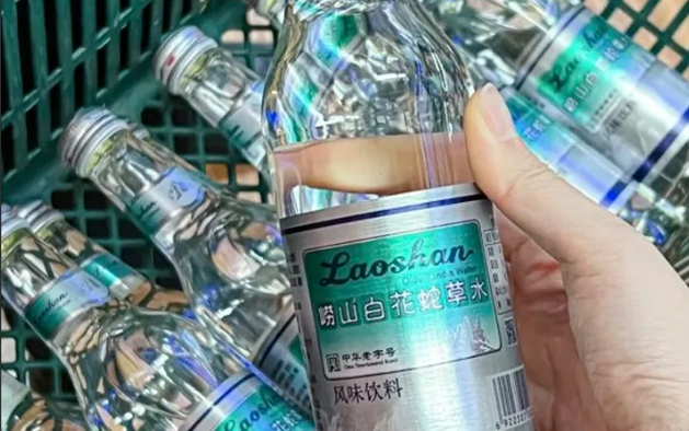 一身反骨的品牌,精准拿捏打工人