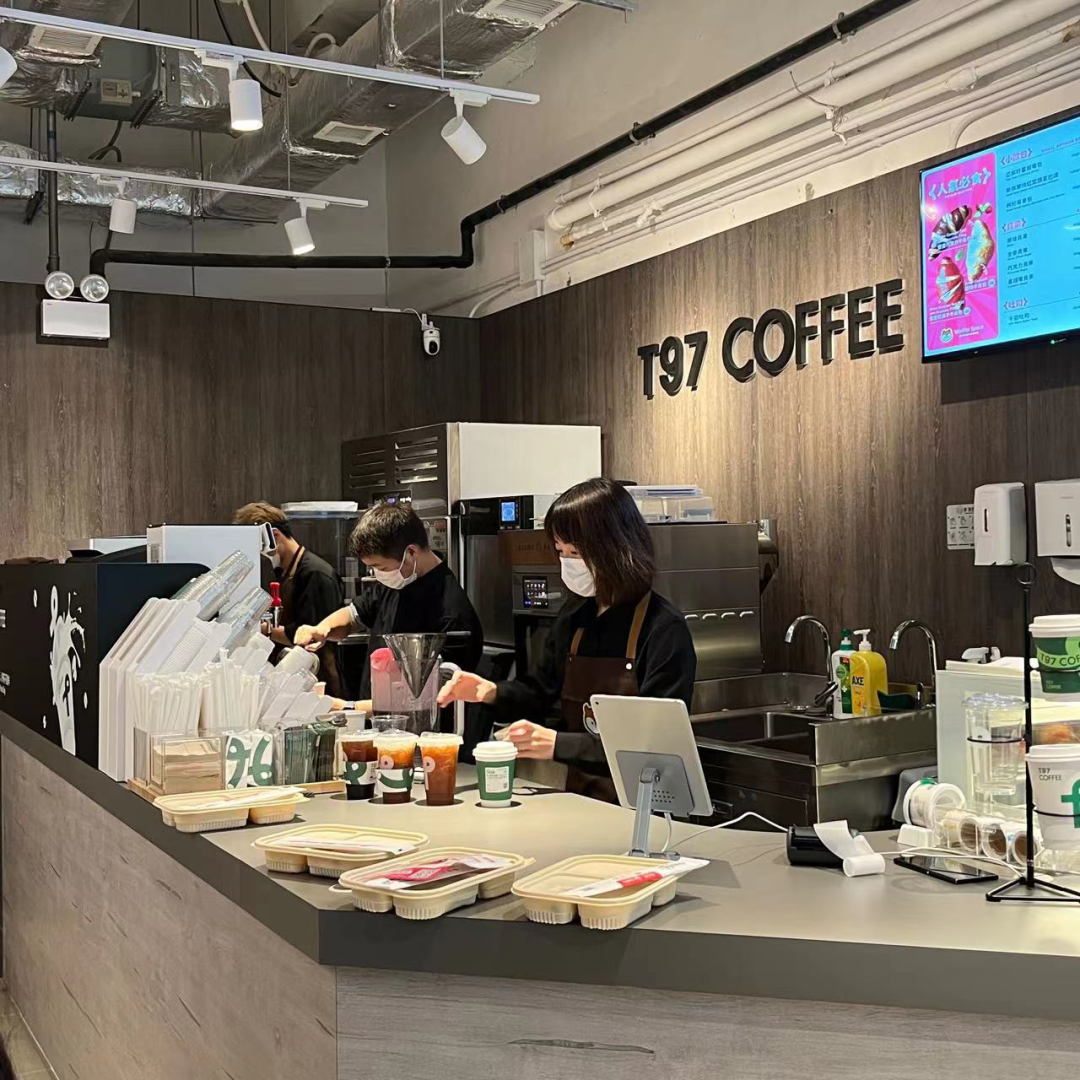 香港人排队送钱后，蜜雪们开始&ldquo;北伐&rdquo;香港开店