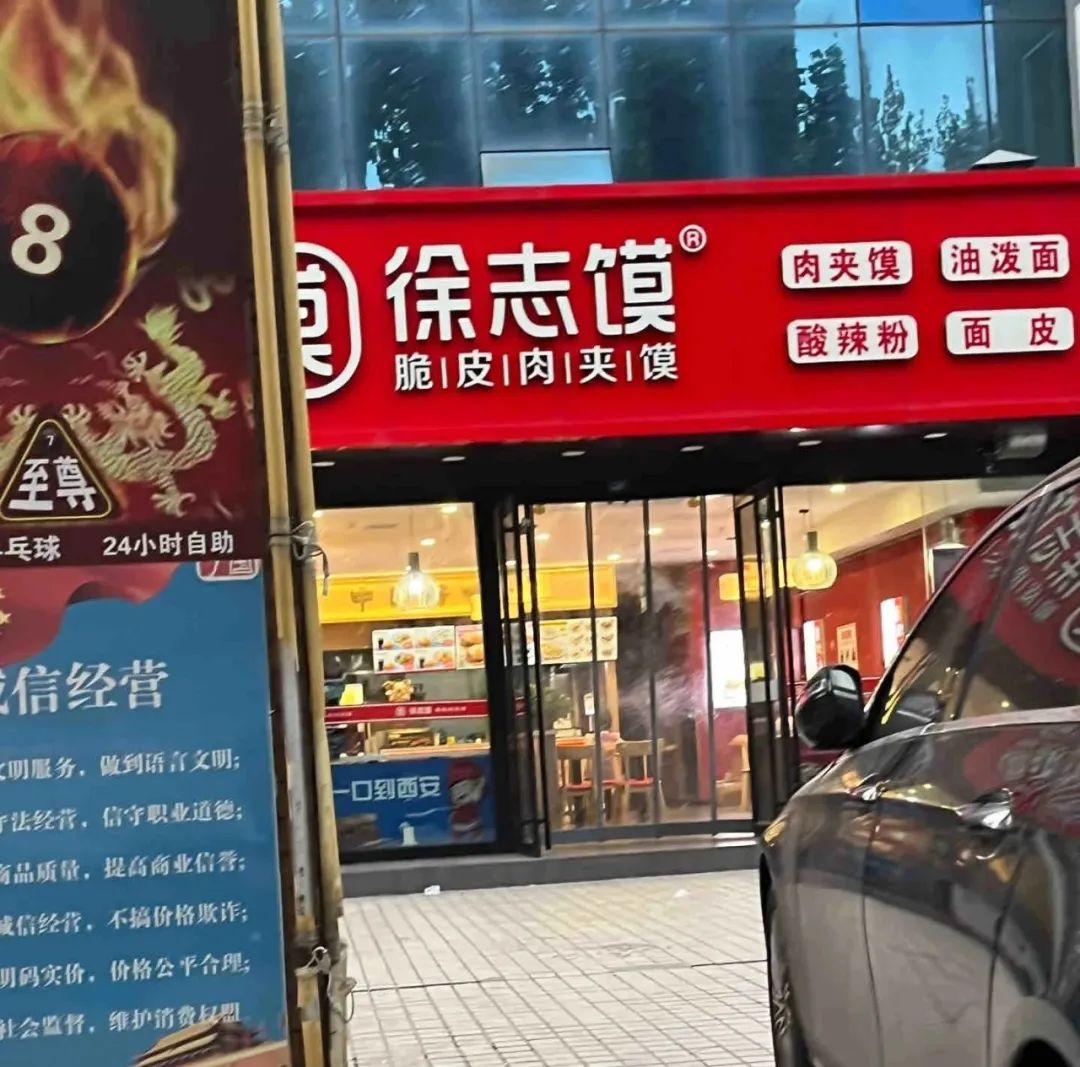 品牌“擦边”平替爆火,爱马仕看傻眼......