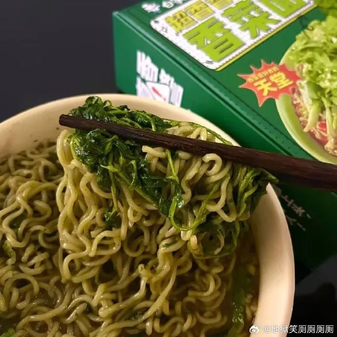 穿“香菜比基尼”带货?白象主播辣瞎眼!