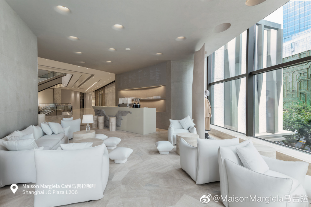 开咖啡店、开电影院,这还是那个“反营销”的Maison Margiela吗?