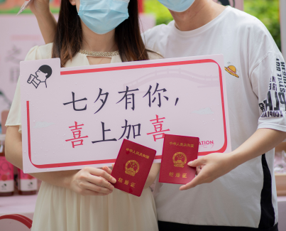 喜茶童趣演绎《阿甘正传》等经典名场面,有内味儿了!