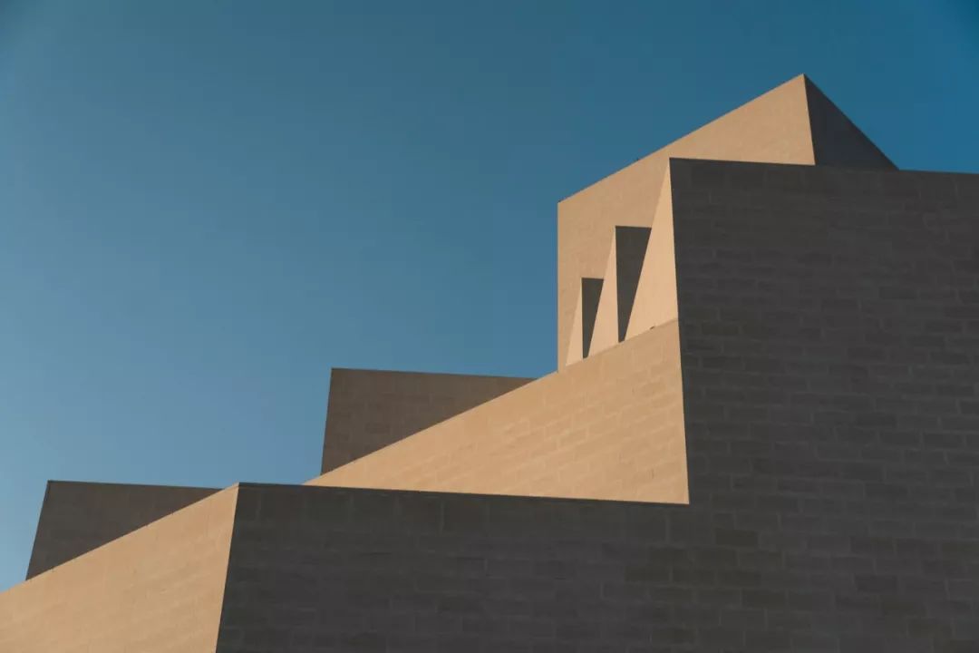 卡塔尔建筑杀出圈了!遍地“建筑界诺贝尔奖”得主设计作品!网友:土豪国的设计,竟然一点也不土!