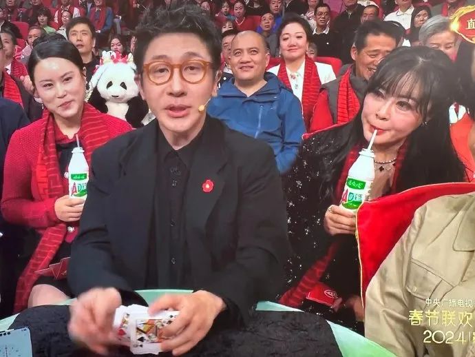 2024春晚28个广告,5大风向标,雷军后悔掏少了,AD钙奶红衣姐