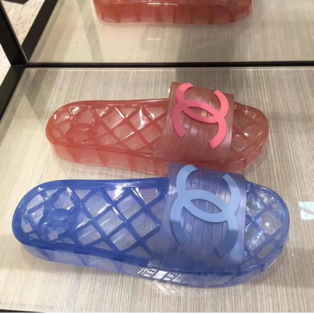 奢侈品史上&ldquo;最疯癫&rdquo;设计曝光，网友：玷污童年！