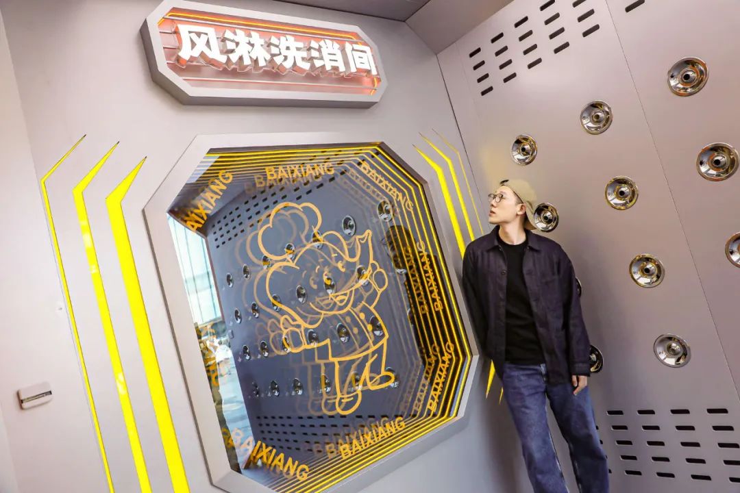 从白象泡面工厂的爆火，看品牌如何圈粉Z世代
