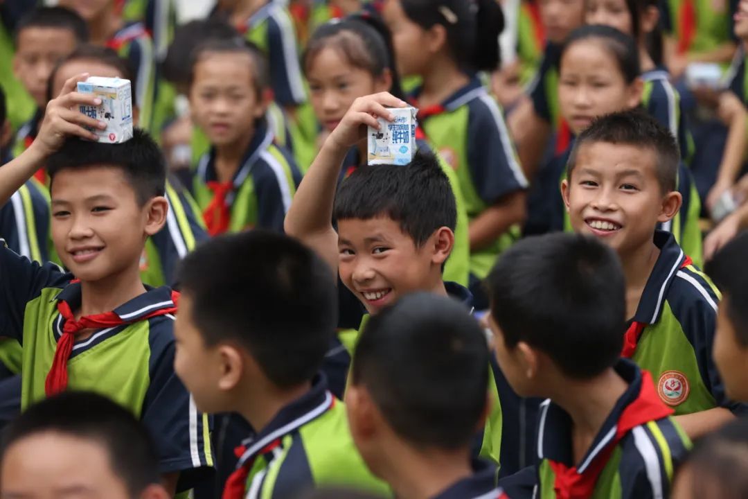 20万棵树、660所小学、118万儿童,这些数字背后的伊利公益故事