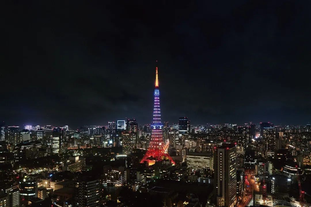 时隔10年!“LV X 草间弥生”又杀回来了!连东京塔都变成了“波点塔”!网友:阵仗确实大,但密恐麻了!