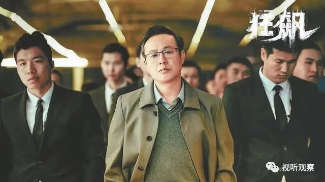 《狂飙》剧组有多会玩, 借直播和短视频持续整活登榜,还带火了周边...