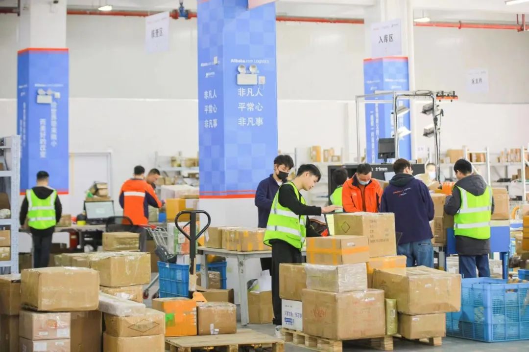 这届外贸人,正在“卷”技术
