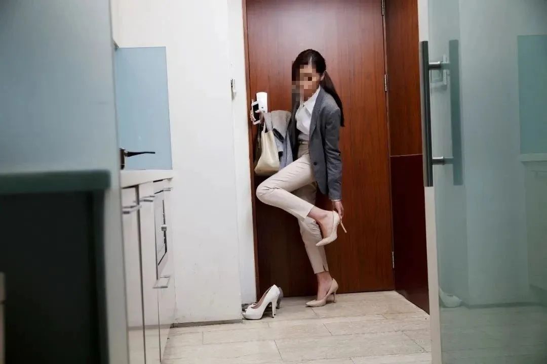 这届女生,不再为高跟鞋买单?