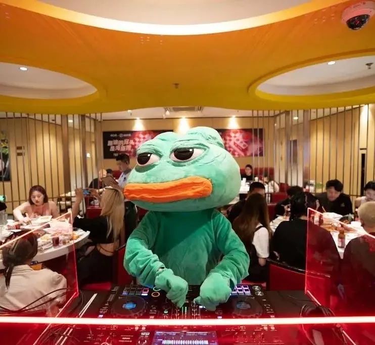到演唱会捞人，海底捞学会&ldquo;抢钱&rdquo;了