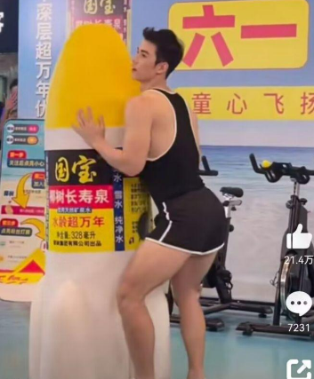 椰树画风大变,10万人挺只有876人买,2年卖2.3万元不够交罚款40万