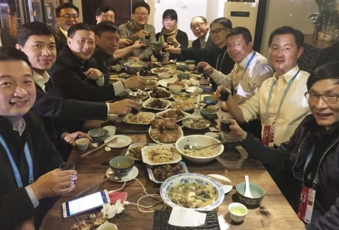 看周鸿祎卖车,看产品经理的“酒局文化”