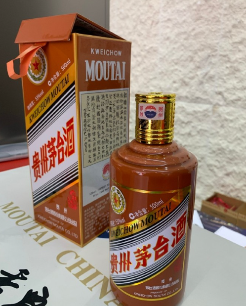 史上“最有姨味”茅台代言人,网友:偷感很重!