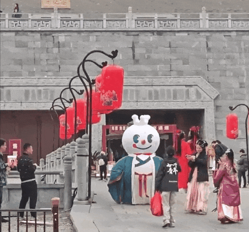 蜜雪冰城再玩形象营销，这次穿上了&ldquo;汉服&rdquo;！