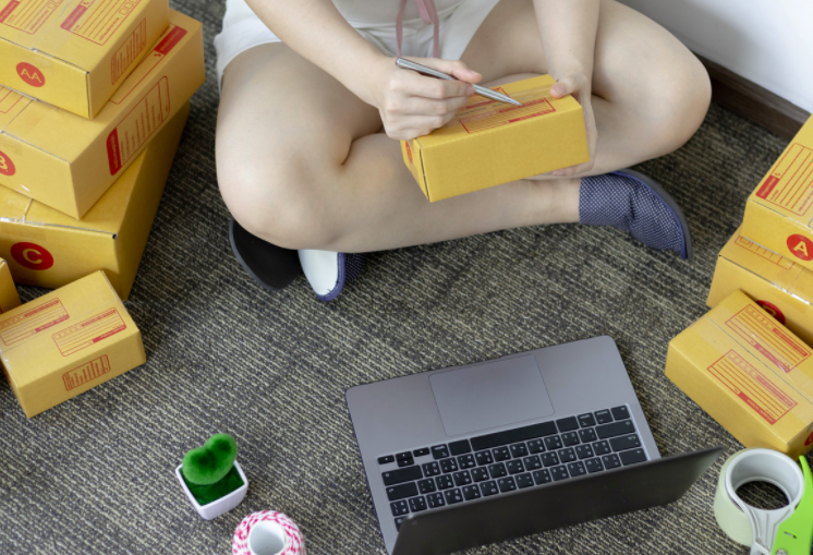谷子经济:泡泡玛特想做京东,名创优品欲学天猫