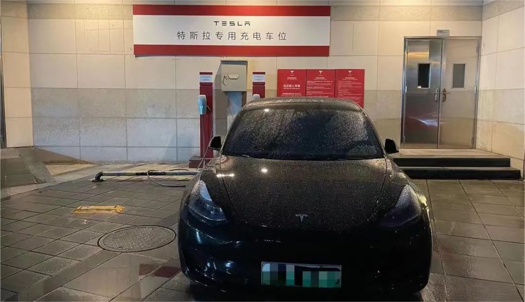 马斯克“闪现”中国,170万车主的FSD“即将推出”?