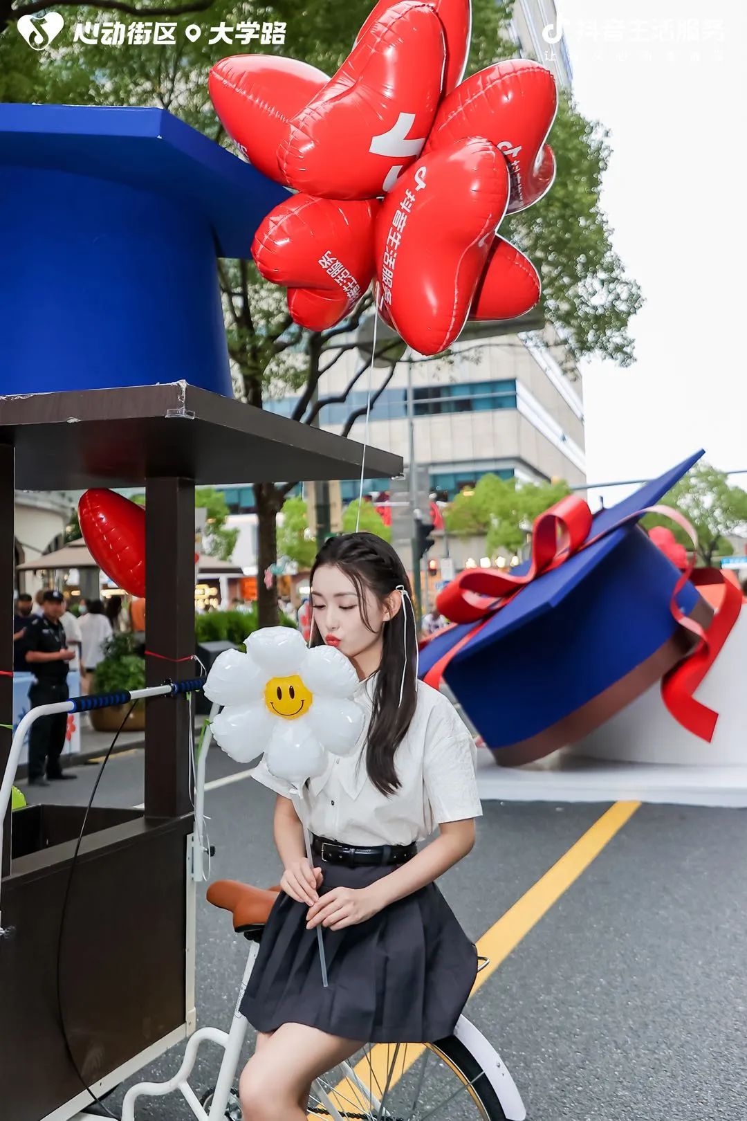 如何让毕业告别充满仪式感？抖音生活服务为毕业生们送上一场&ldquo;街头毕业典礼&rdquo;