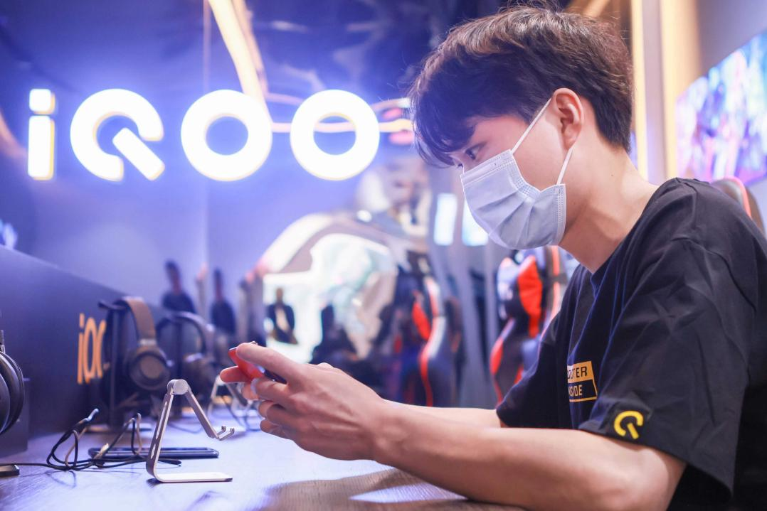 在iQOO电竞馆的身上，我们看到了实体零售的未来