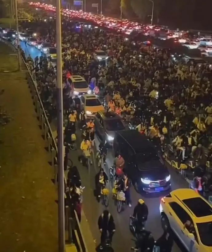 开封夜骑:他们只是被拦住了,而不是觉得不该去了