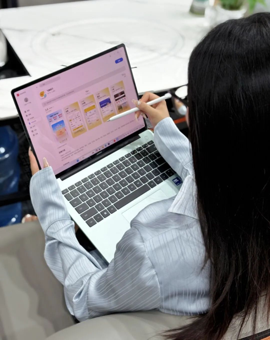新款华为MateBook 14:开启OLED手写触控新纪元,引领PC高端大众体验