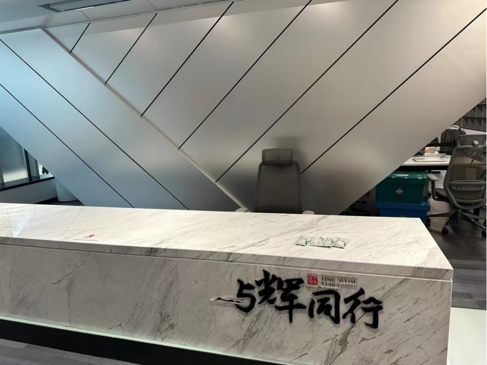 老俞不再与“辉”同行,董宇辉Boss单飞能起飞?