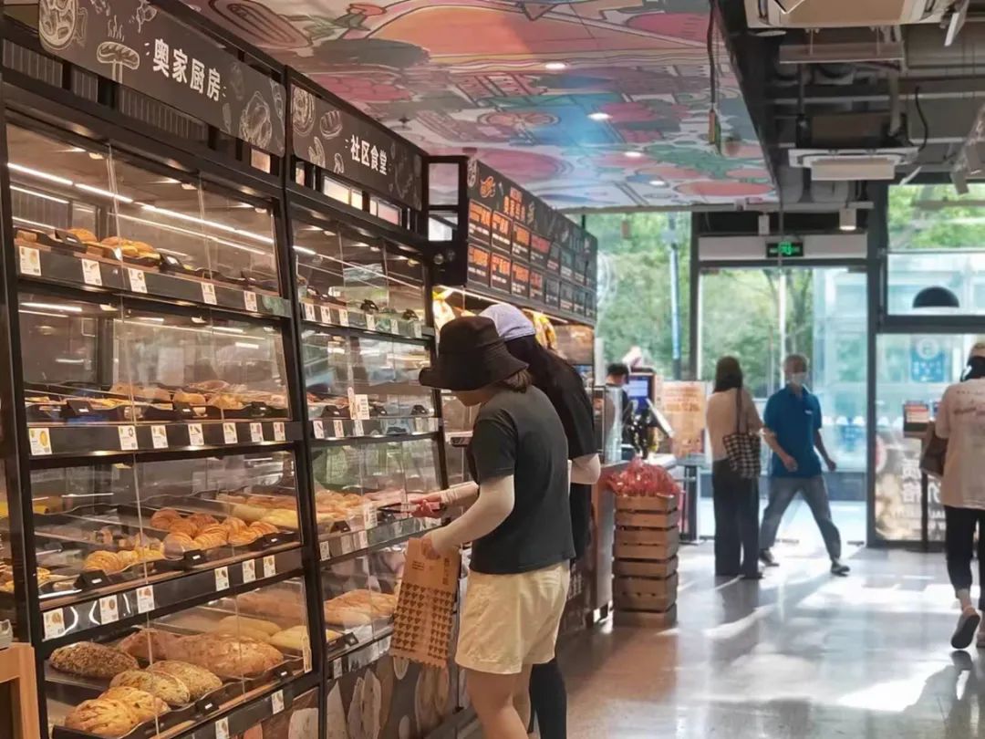 城市青年有多爱便利店,小镇青年就有多不屑
