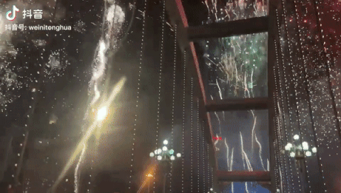 一条视频1000万多赞！烟花视频爆红，抖音今年最火视频出现？