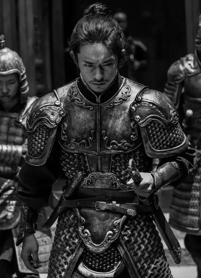 《满江红》的台词文案，比春晚好笑