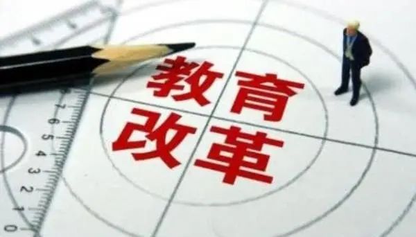 学区房文案背后：家长吵翻了，楼盘笑弯了