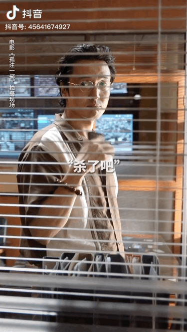 头部大号因吐槽掉粉40万,影视二创生变?