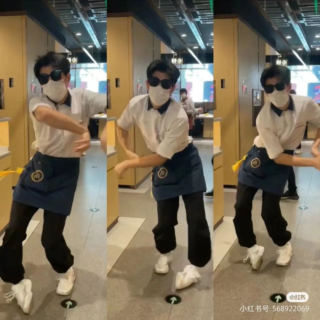 制服诱惑?海底捞的“特殊服务”越来越魔幻...