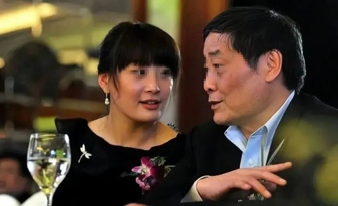 上千位捞男跪求宗馥莉“选妃”,娃哈哈蚌埠住了
