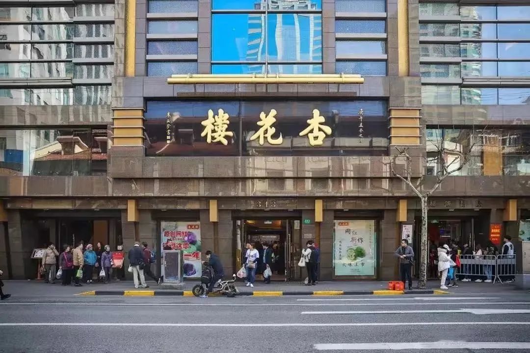 网上卖爆的联名蛋糕，能火多久？