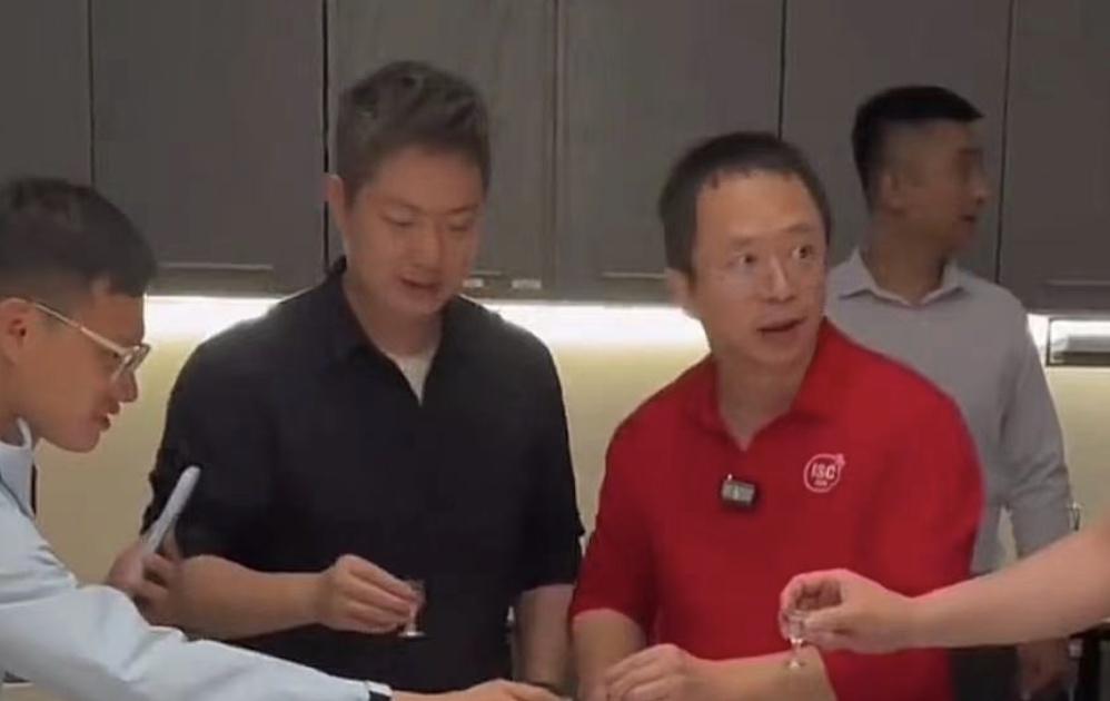看周鸿祎卖车,看产品经理的“酒局文化”