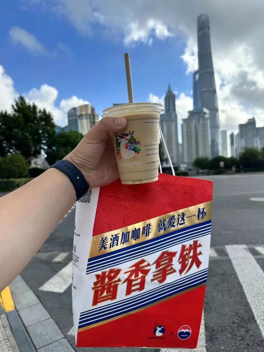 瑞幸和茅台刷屏,品牌联名一定要预埋“热搜梗”!