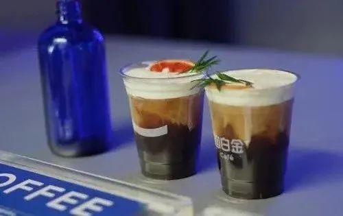 脑白金要卖咖啡了!蓝白色设计像药瓶,疑似“大翻车”?年轻网友:当我大冤种?