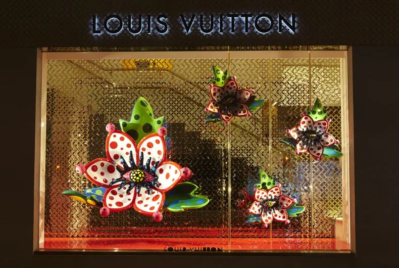 时隔10年!“LV X 草间弥生”又杀回来了!连东京塔都变成了“波点塔”!网友:阵仗确实大,但密恐麻了!