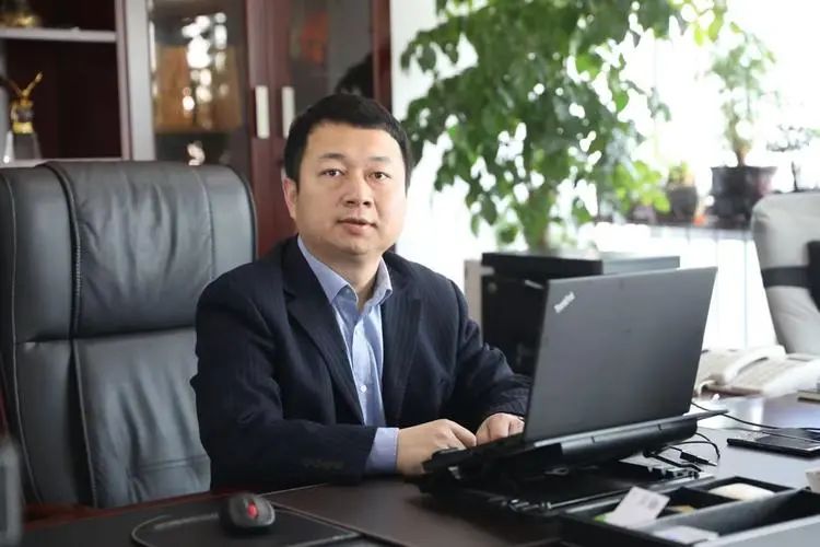 新中产的三个标准出来了,你达到了吗?1、学历本科以上;2、年收入33万以上;3、家庭净资产496万。